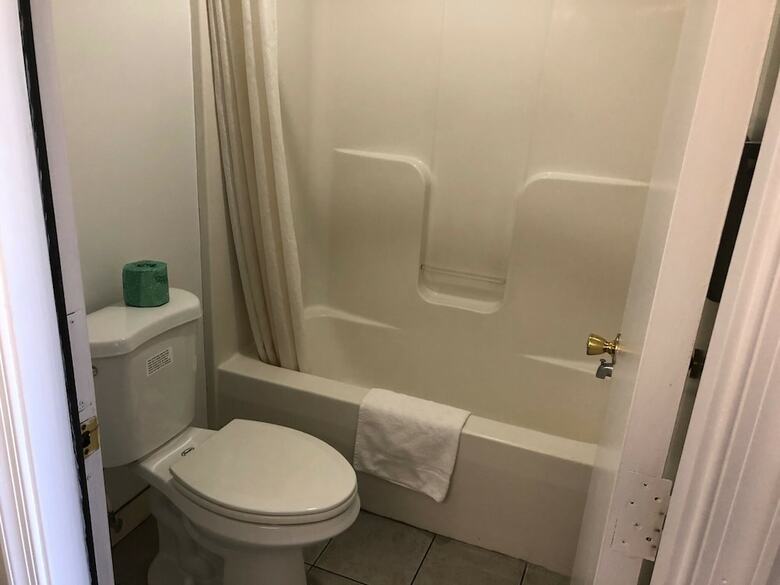 Motel First State Inn