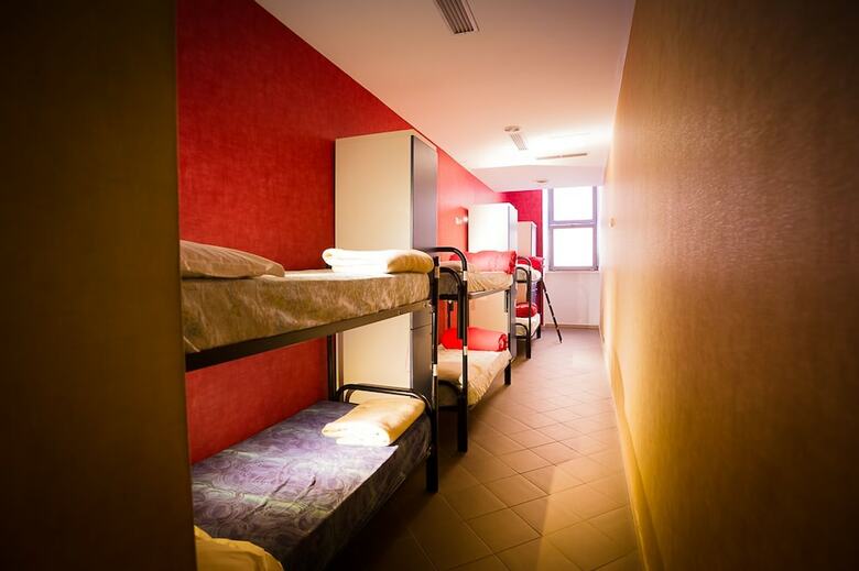 Hostal Youth Station Hostel
