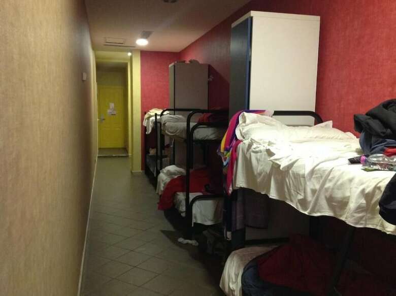Hostal Youth Station Hostel