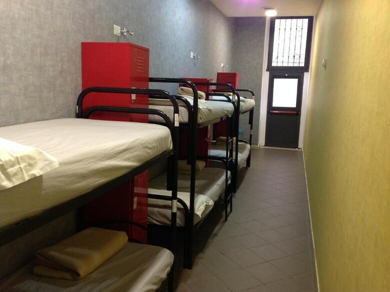 Hostal Youth Station Hostel