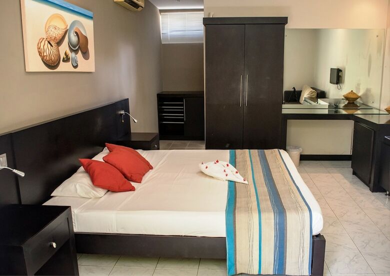Hotel H�tel Des 2 Mondes