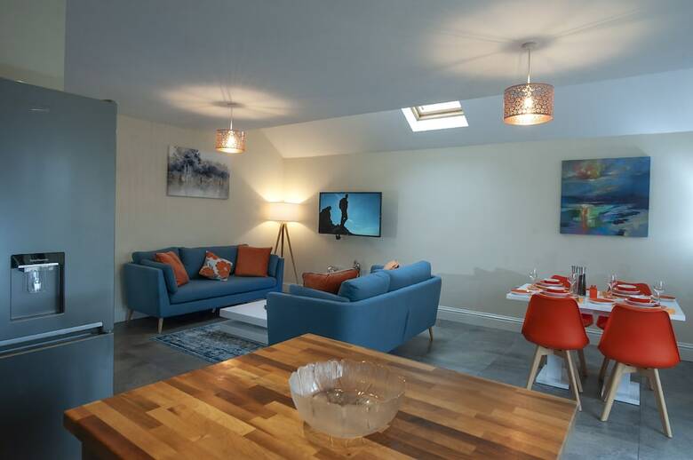 New Stunning 3bd House Central Ashford Sleeps 6!