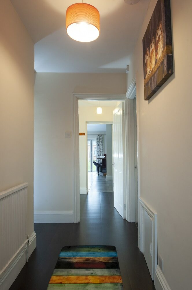 New Stunning 3bd House Central Ashford Sleeps 6!