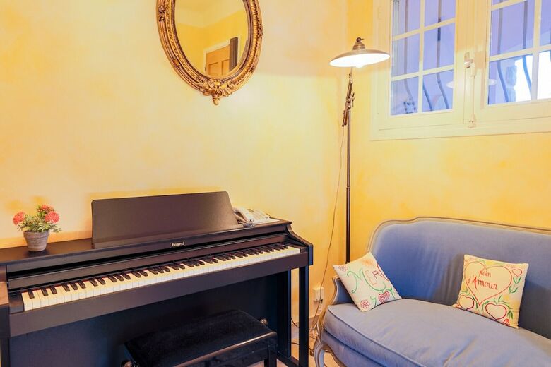 Villa Le Mas Des Cabri�res By Riviera Holiday