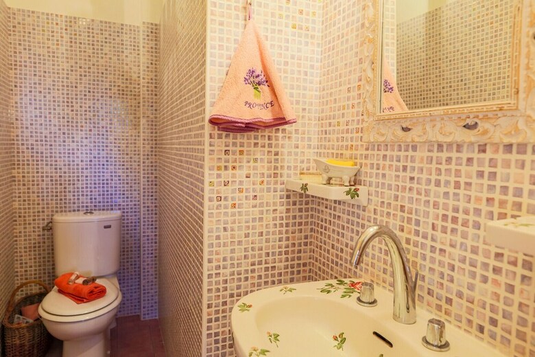 Villa Le Mas Des Cabri�res By Riviera Holiday