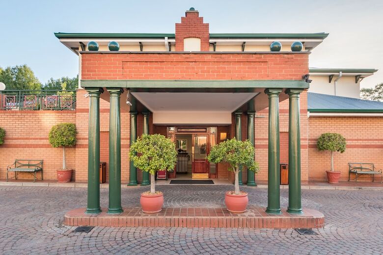 Posada Courtyard Hotel Rosebank