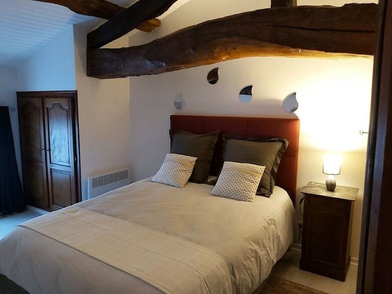 Hotel Le Logis Des Bessons