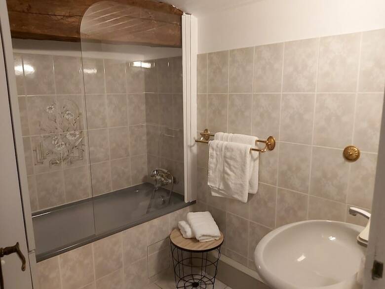 Hotel Le Logis Des Bessons