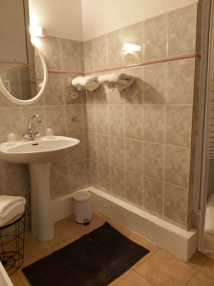 Hotel Le Logis Des Bessons