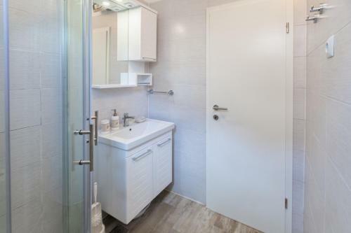 Apartment Ema
