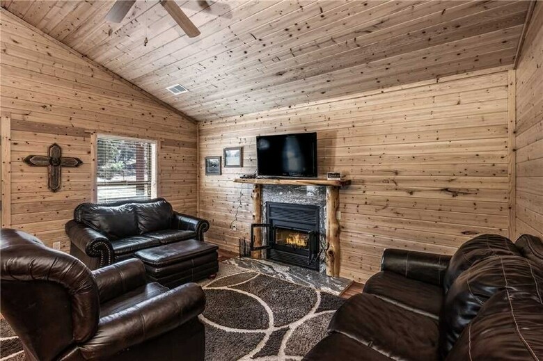 Eagle Creek Complex, Six Cabins, Indoor Heated Pool, Sleeps 28