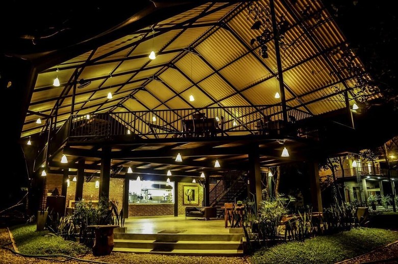 Hotel Doola River Edge