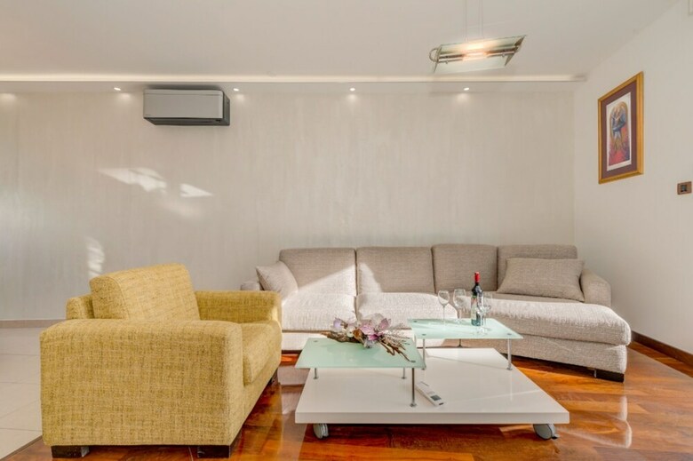 Apartment Dysania