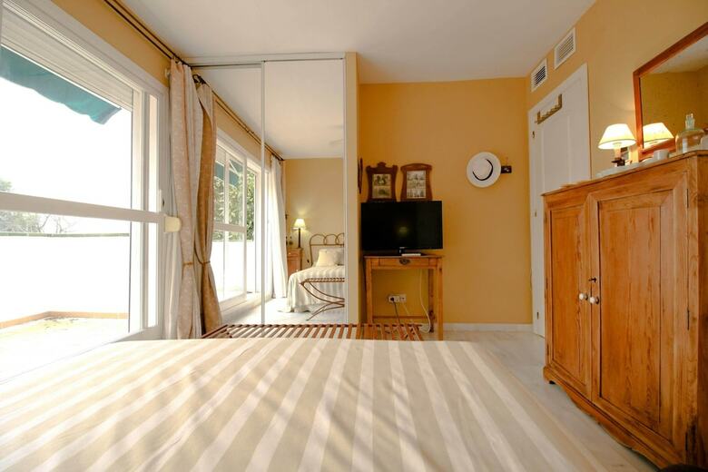 Apartamentos Suitur Beachfront Duplex With Pool And Sea Views