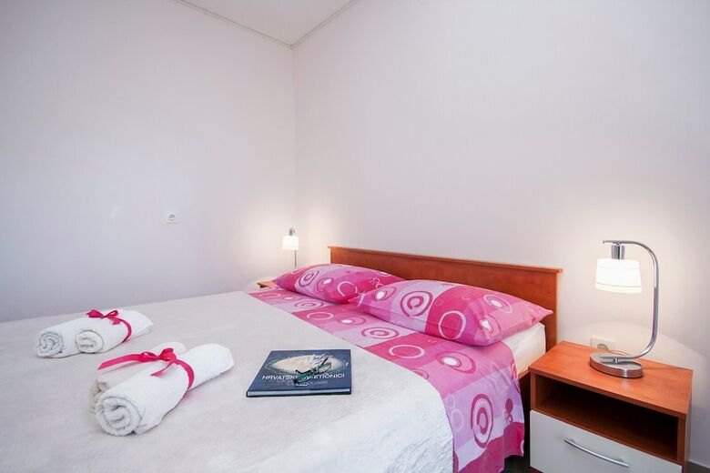 Hotel Apartments & Rooms Mikelin