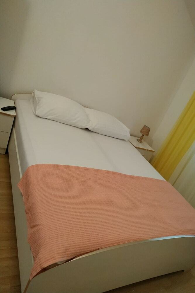 Slamo Apartments