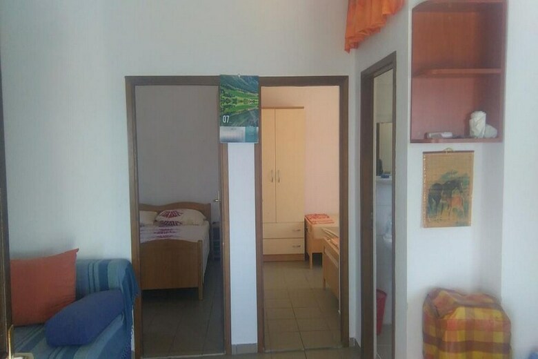 Robinzon House Elza