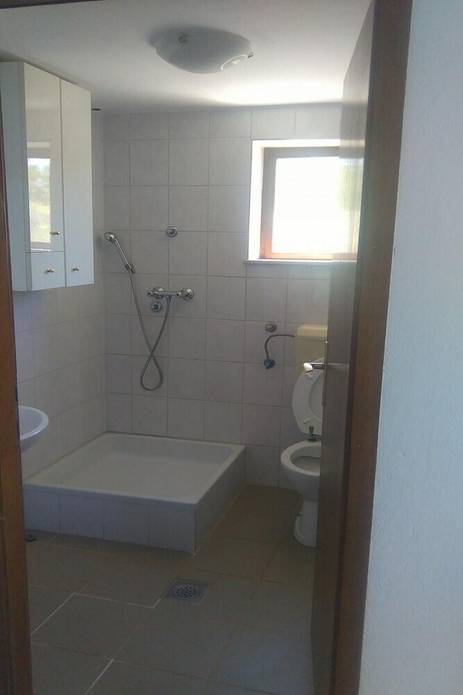 Robinzon House Elza