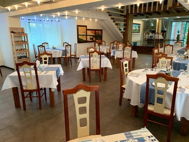 Different Hotel & Restorant