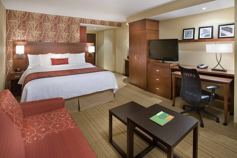 Hotel Courtyard By Marriott Calgary Airport