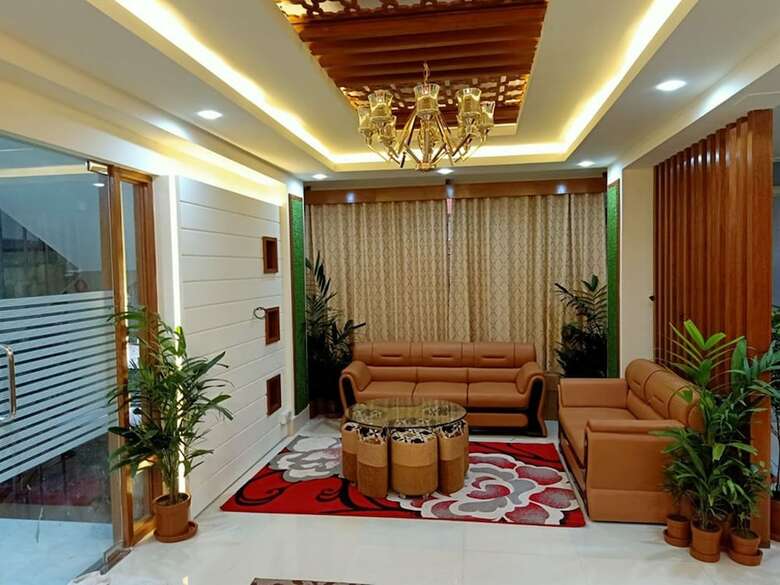 Grand Circle Inn Hotel & Suites