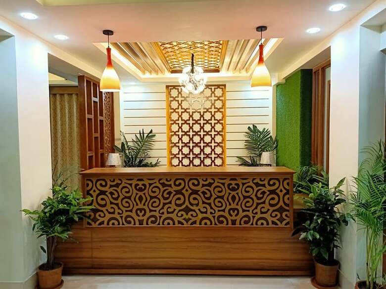 Grand Circle Inn Hotel & Suites