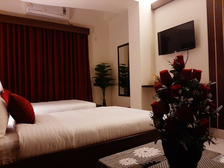 Grand Circle Inn Hotel & Suites