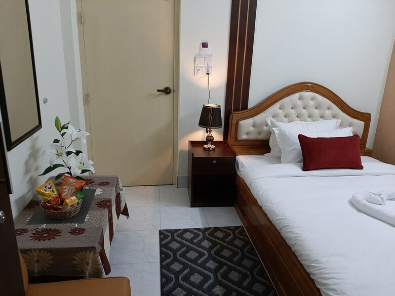 Grand Circle Inn Hotel & Suites