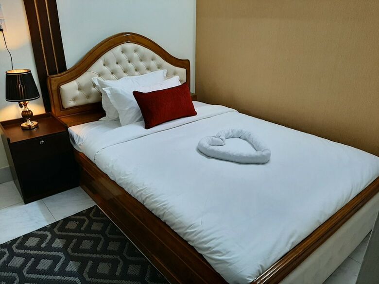 Grand Circle Inn Hotel & Suites