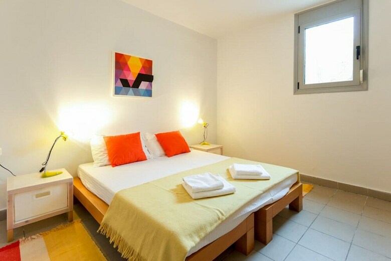 Green Bay Villa With Pool, Near Xenia Beach