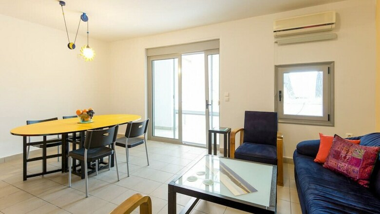 Green Bay Villa With Pool, Near Xenia Beach