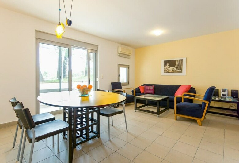 Green Bay Villa With Pool, Near Xenia Beach