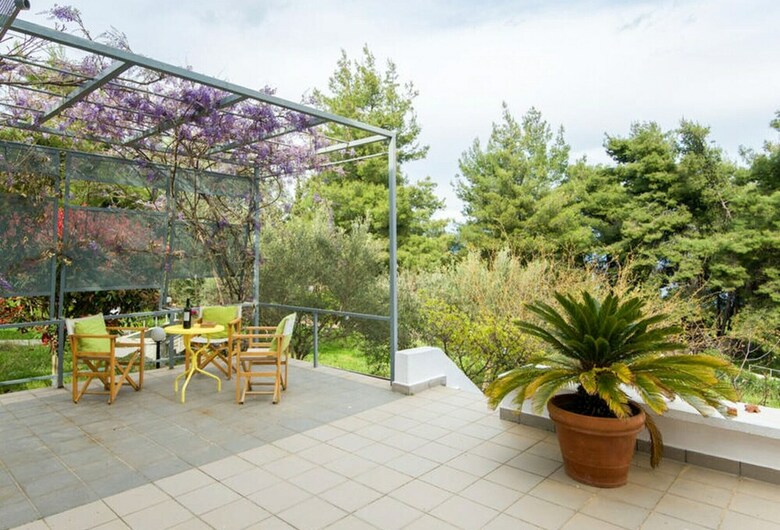 Green Bay Villa With Pool, Near Xenia Beach