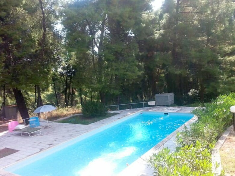 Green Bay Villa With Pool, Near Xenia Beach
