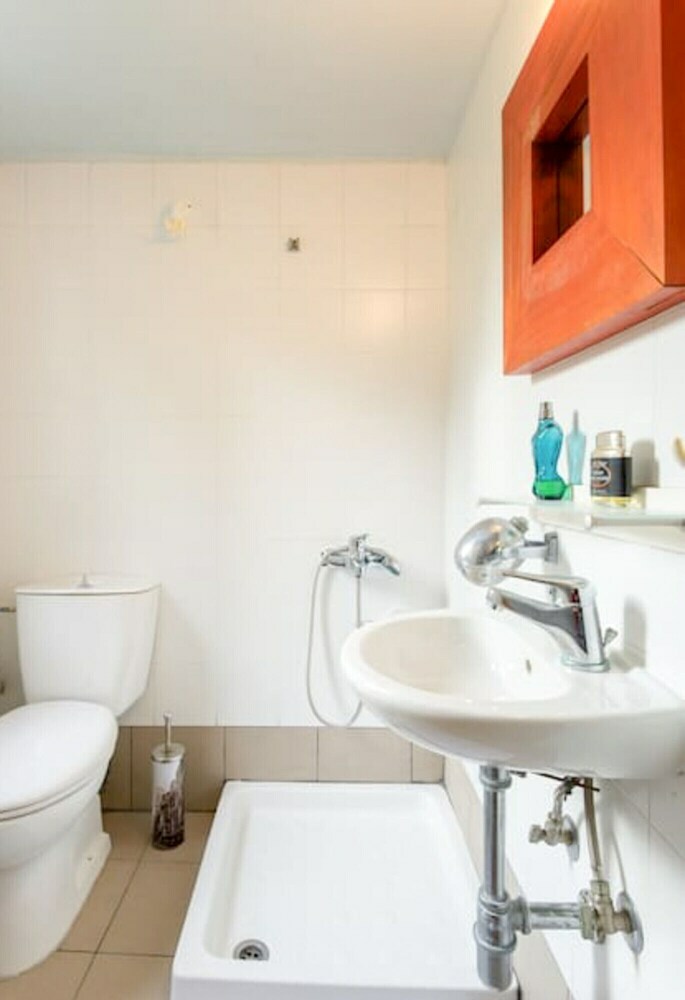 Green Bay Villa With Pool, Near Xenia Beach