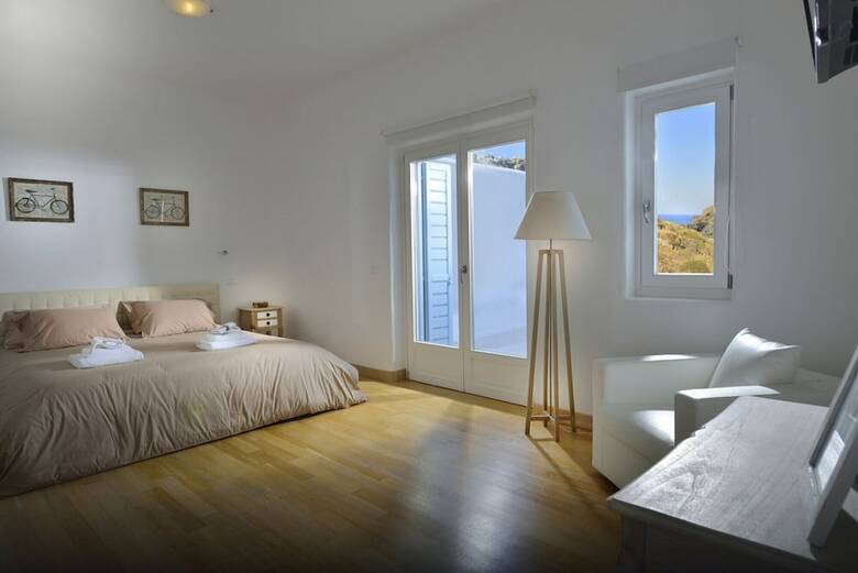 Stunning 6 Bedroom Villa In Fokos Beach
