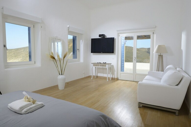 Stunning 6 Bedroom Villa In Fokos Beach