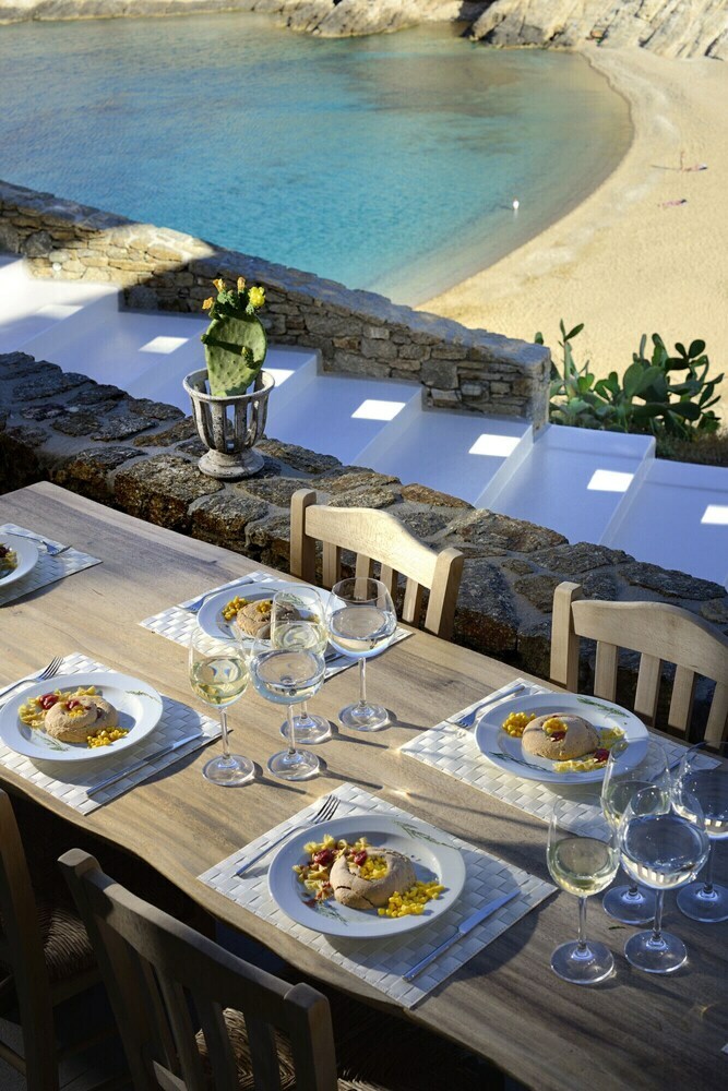 Stunning 6 Bedroom Villa In Fokos Beach