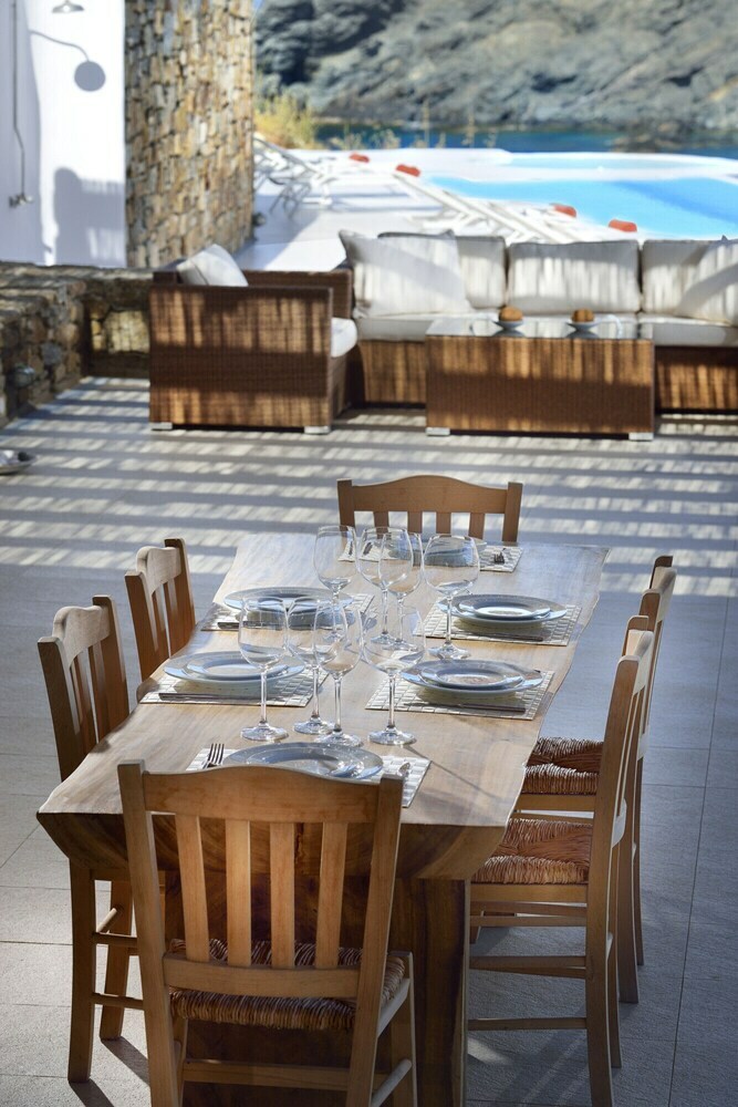 Stunning 6 Bedroom Villa In Fokos Beach