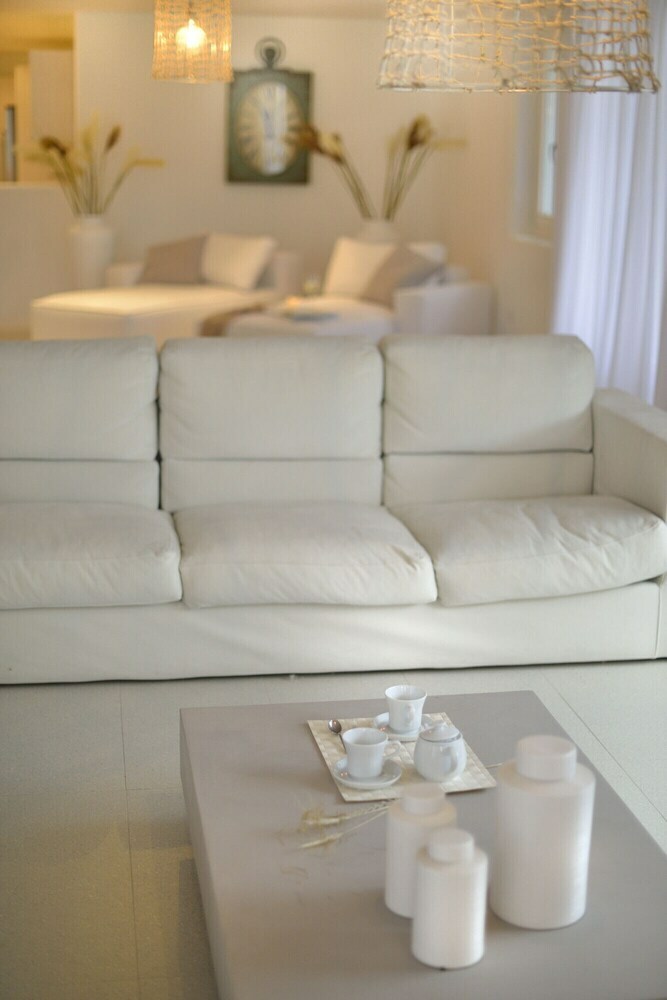 Stunning 6 Bedroom Villa In Fokos Beach