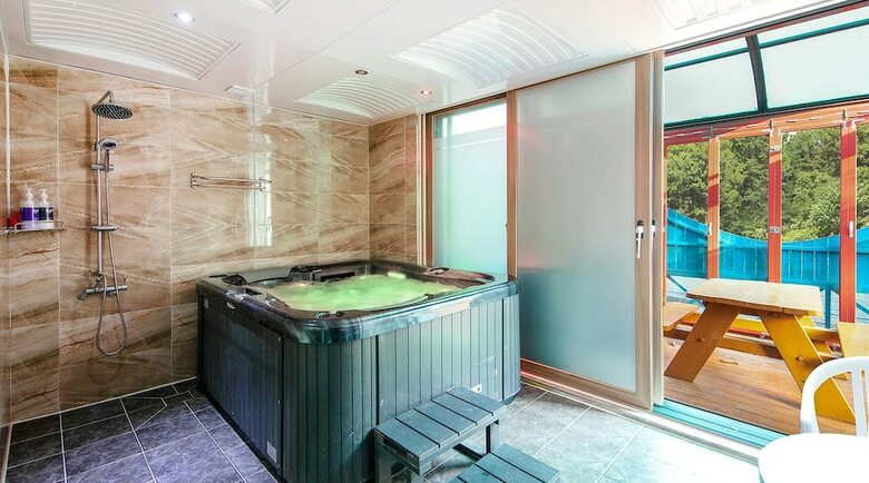 Kkoristar Pool And Spa Pension