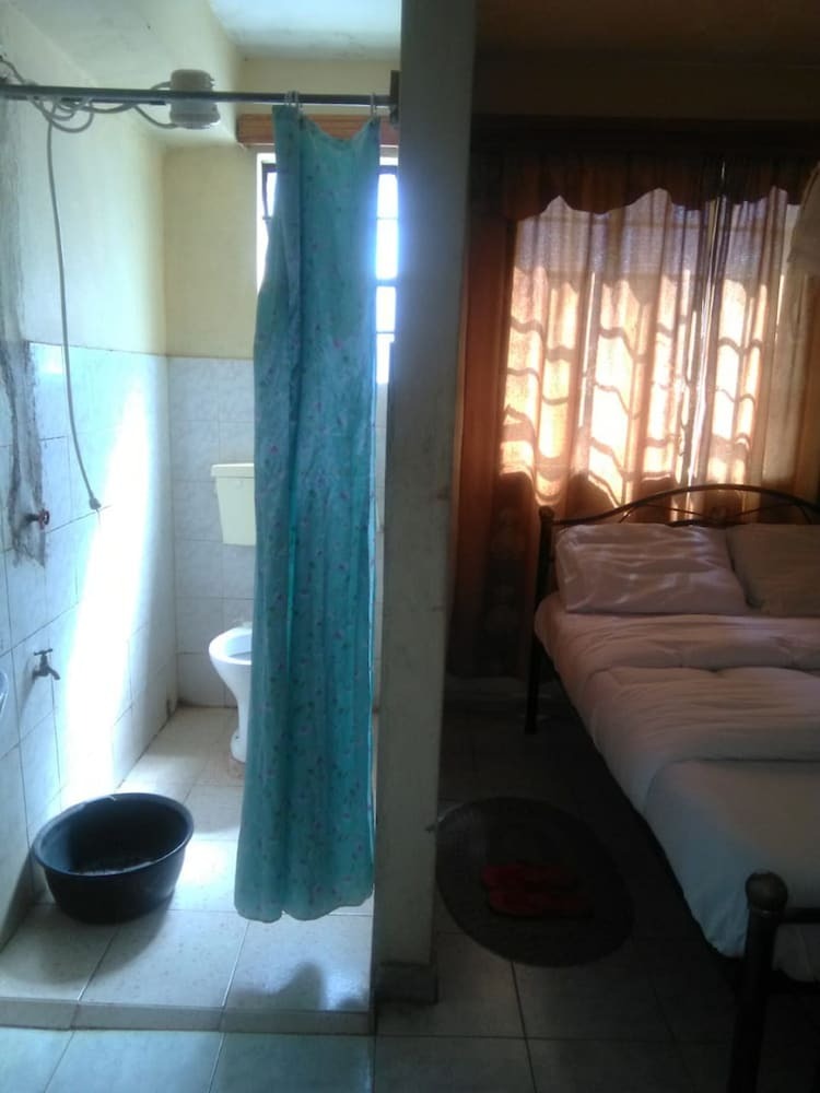 Green Court Hotel