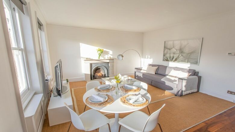 Cromwell Elite Apartment