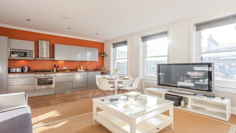 Cromwell Elite Apartment
