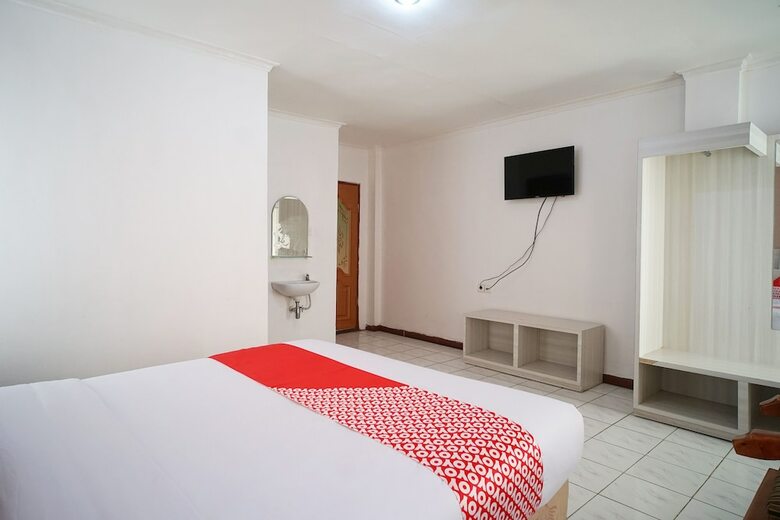 Capital O 2885 Hemra Hotel