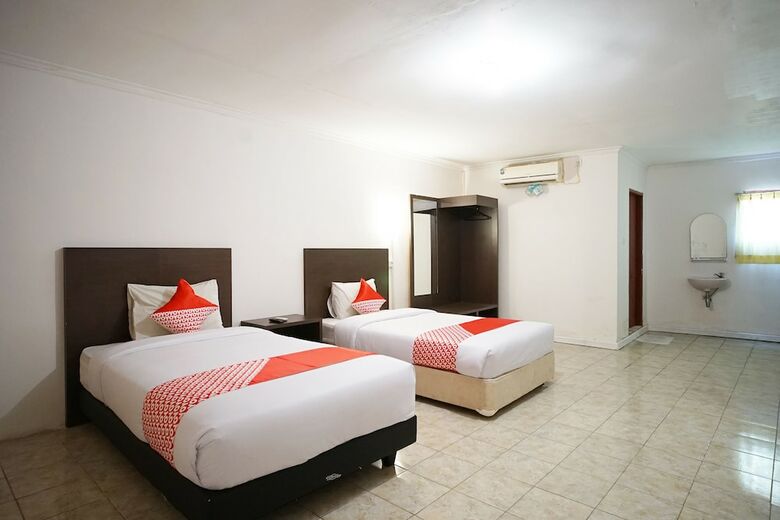 Capital O 2885 Hemra Hotel