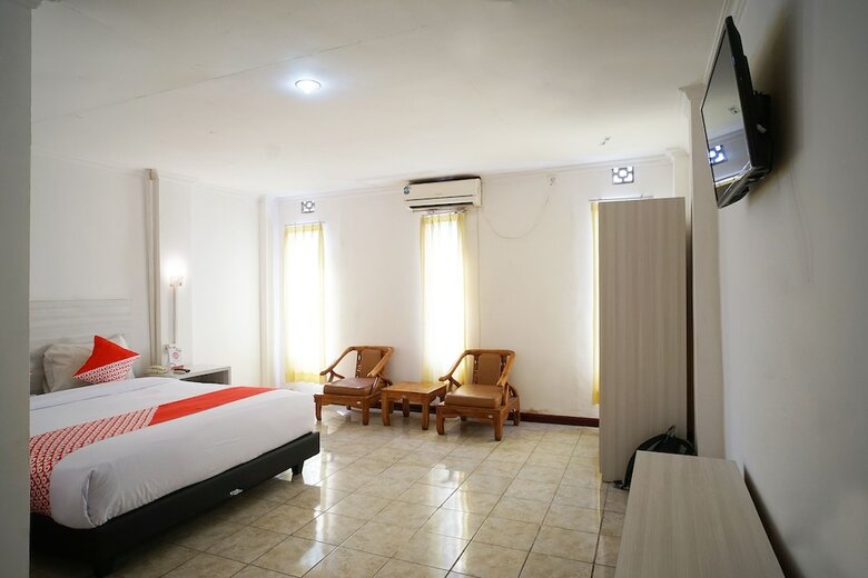 Capital O 2885 Hemra Hotel