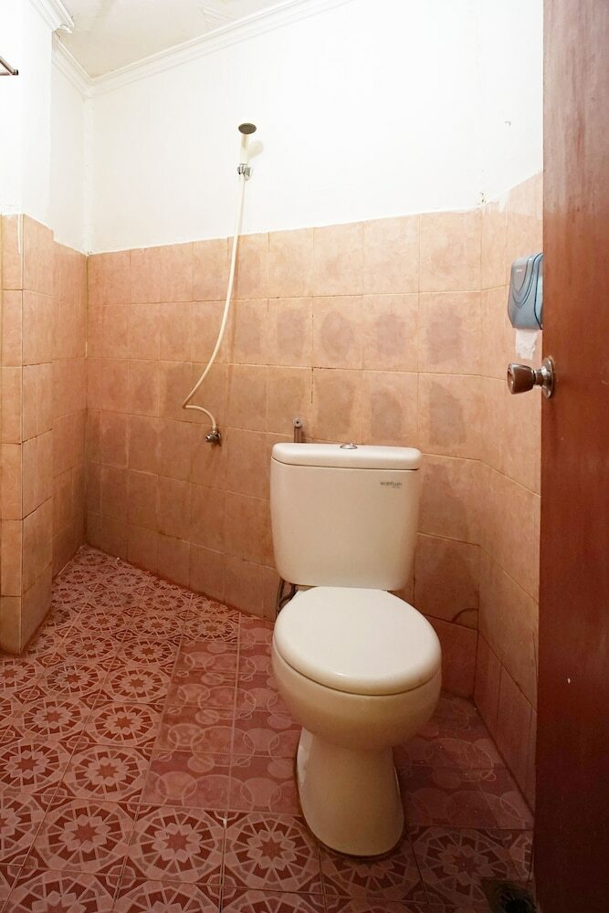 Capital O 2885 Hemra Hotel