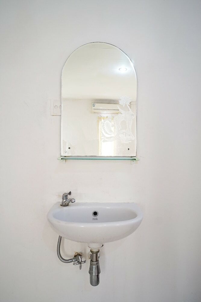 Capital O 2885 Hemra Hotel