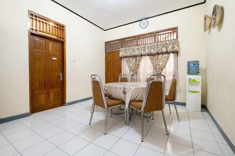 Hotel Oyo 2889 Abel Homestay Syariah